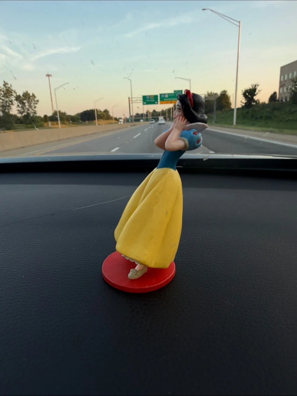 Disney SNOW WHITE PVC Figurine Cake Topper Decoration